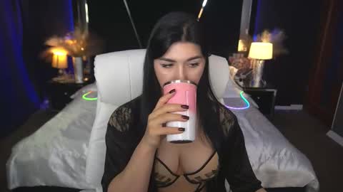 Emy online show from November 2025 07:20:02 AM