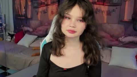 Emilyhaves online show from November 2025 04:50:01 PM