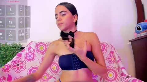 Snapshot of emilyclay_1 chatting on September 2025 10:12:02 PM Sweet Emily online show from September 2025 10:12:02 PM