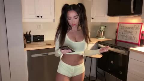 Snapshot of emilyfawn chatting on February 2026 03:29:02 AM emilyfawn online show from February 2026 03:29:02 AM