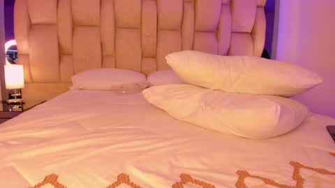 Emily  online show from December 2024 11:10:02 PM