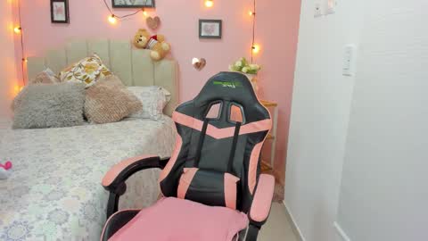 Emily online show from November 2025 10:37:01 PM