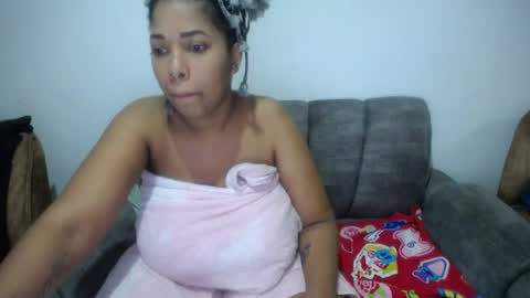 Snapshot of emilyhines__ chatting on June 2026 09:40:01 PM Emilyhines online show from June 2026 09:40:01 PM