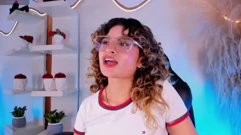 Snapshot of emilyjonesss_ chatting on May 2026 04:09:02 AM Emilyjonnes online show from May 2026 04:09:02 AM