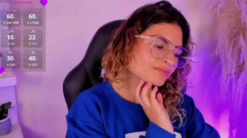 Snapshot of emilyjonesss_ chatting on June 2026 04:18:02 AM Emilyjonnes online show from June 2026 04:18:02 AM