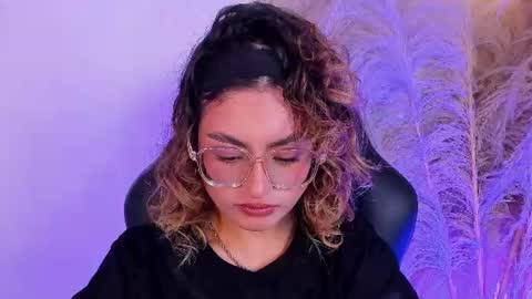 Snapshot of emilyjonesss_ chatting on June 2026 03:59:02 AM Emilyjonnes online show from June 2026 03:59:02 AM