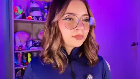Snapshot of emilykarterr chatting on May 2026 03:07:01 PM VALEEEN online show from May 2026 03:07:01 PM