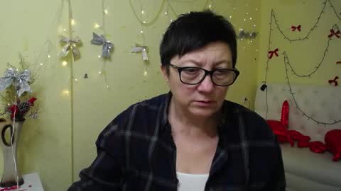 Snapshot of emilyl0vee chatting on January 2026 06:01:01 PM Emily online show from January 2026 06:01:01 PM