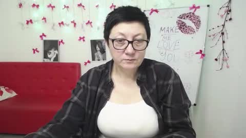 Snapshot of emilyl0vee chatting on February 2026 06:50:02 PM Emily online show from February 2026 06:50:02 PM