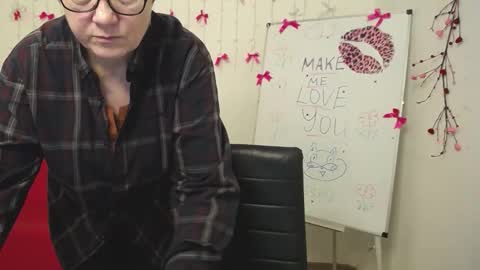 Snapshot of emilyl0vee chatting on February 2026 07:13:02 PM Emily online show from February 2026 07:13:02 PM