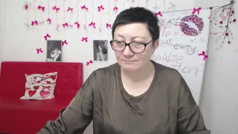 Snapshot of emilyl0vee chatting on March 2026 06:58:01 PM Emily online show from March 2026 06:58:01 PM