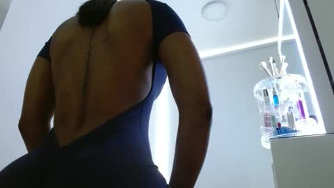 Snapshot of emilymonrro chatting on December 2024 04:05:01 PM emily monrro online show from December 2024 04:05:01 PM