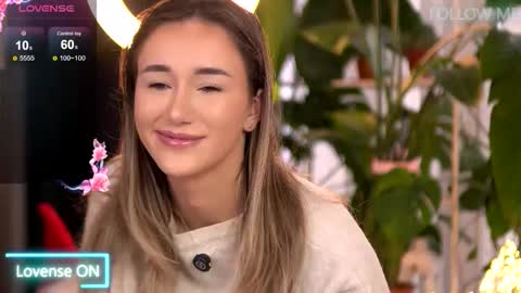 Emily online show from December 2025 10:32:02 AM