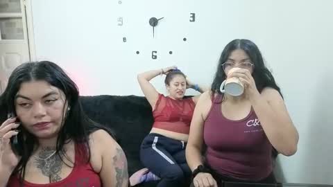 Snapshot of emilyriskhot chatting on May 2026 04:01:02 PM emily friends online show from May 2026 04:01:02 PM