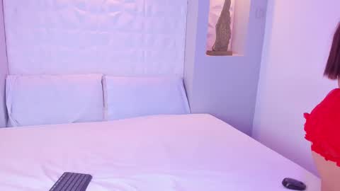 EMILY online show from November 2025 07:03:01 PM