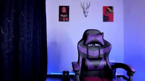  Emily Support me to have 100 likes plx online show from November 2025 07:26:02 PM