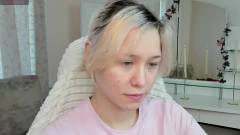 Snapshot of emilytrase chatting on April 2026 01:15:01 AM Betty online show from April 2026 01:15:01 AM