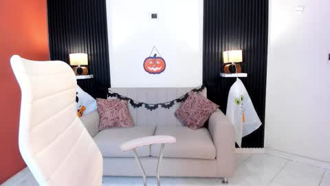 emilyy_kim online show from October 2025 10:31:01 PM