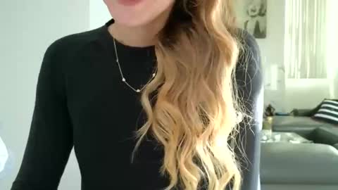 emilly online show from October 2025 09:24:02 PM