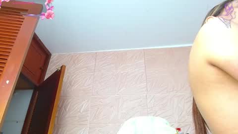 emilyzans07 online show from October 2025 07:36:02 PM