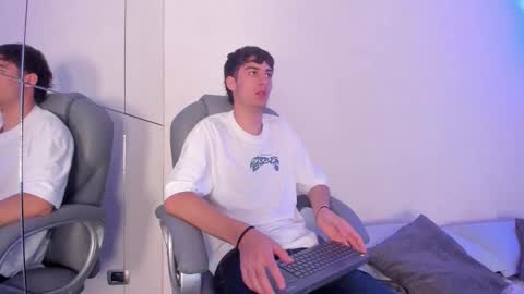 emir_ozan online show from November 2025 11:31:01 AM