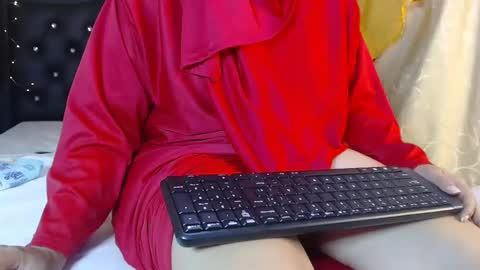 Snapshot of emira199 chatting on February 2025 08:44:02 AM emira199 online show from February 2025 08:44:02 AM