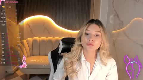 Snapshot of emma1_b_ chatting on October 2025 08:27:02 PM Emma online show from October 2025 08:27:02 PM