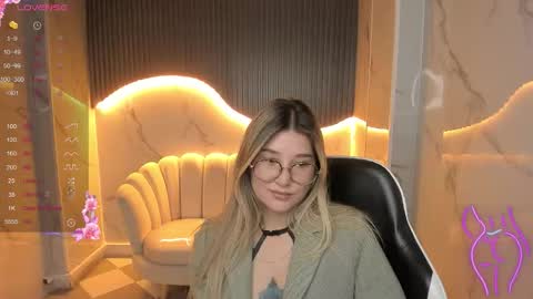 Snapshot of emma1_b_ chatting on October 2025 08:31:01 PM Emma online show from October 2025 08:31:01 PM