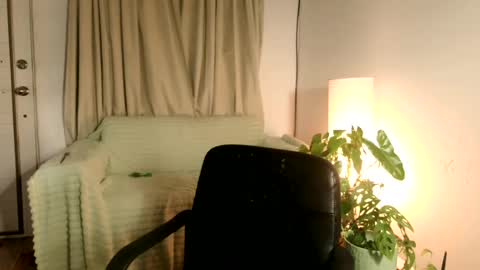 Snapshot of emma______1996 chatting on July 2026 05:44:01 AM emma______1996 online show from July 2026 05:44:01 AM