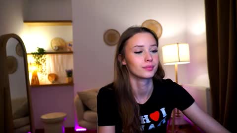 Snapshot of emma__cutiee chatting on December 2024 06:25:02 AM Your Emma online show from December 2024 06:25:02 AM