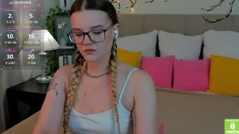 Snapshot of emma__peach chatting on July 2026 07:36:01 AM emma__peach online show from July 2026 07:36:01 AM