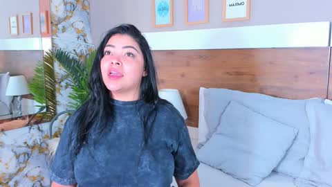 Emma  online show from February 2026 06:33:02 AM