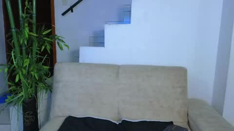 Snapshot of emma_blue_ chatting on May 2026 04:29:01 AM Emma Blue modelo independiente online show from May 2026 04:29:01 AM