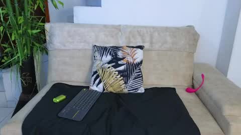 Snapshot of emma_blue_ chatting on May 2026 06:29:01 AM Emma Blue modelo independiente online show from May 2026 06:29:01 AM