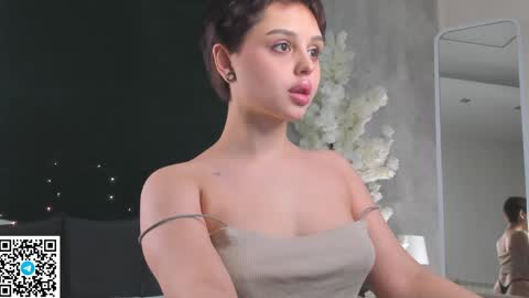 Snapshot of emma_bro0kss chatting on May 2026 10:10:01 AM Emma online show from May 2026 10:10:01 AM
