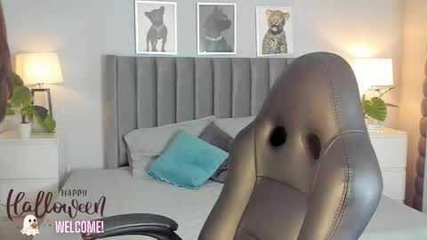 Emma online show from November 2025 08:33:02 PM