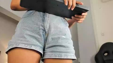 Emma online show from January 2026 07:52:02 PM