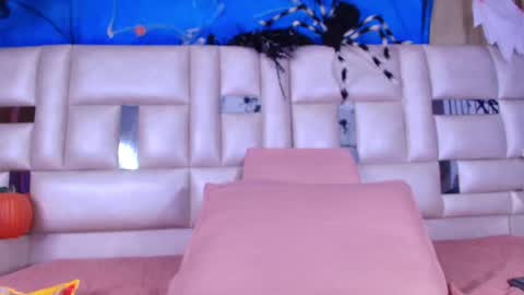 Emma online show from October 2025 03:21:02 AM