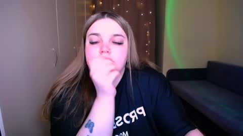 Snapshot of emma_dorn chatting on May 2026 12:55:02 PM Eva online show from May 2026 12:55:02 PM
