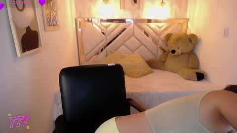 Snapshot of emma_garciaa_ chatting on May 2026 03:33:01 AM emma online show from May 2026 03:33:01 AM