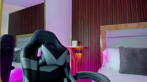 E M M A online show from April 2026 02:42:01 AM