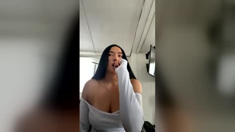 emma_johnson_ online show from June 2026 04:24:02 PM