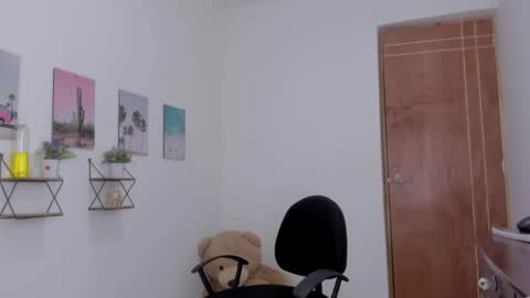 Snapshot of emma_lean chatting on February 2026 05:50:01 PM whises lits online show from February 2026 05:50:01 PM