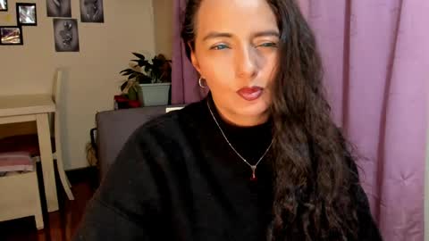 Snapshot of emma_luxy chatting on April 2026 05:05:01 AM emma luxy online show from April 2026 05:05:01 AM