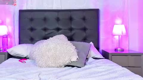 Snapshot of emma_martiin chatting on July 2026 03:23:01 AM Im Emma online show from July 2026 03:23:01 AM