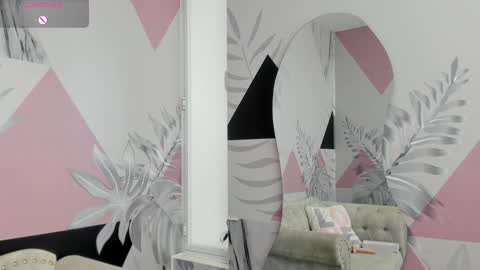 Snapshot of emma_petite4u chatting on January 2025 06:53:02 PM Emma online show from January 2025 06:53:02 PM