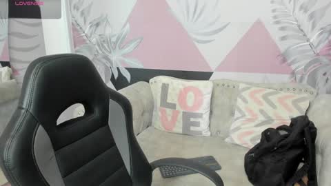 Snapshot of emma_petite4u chatting on January 2025 06:20:02 PM Emma online show from January 2025 06:20:02 PM