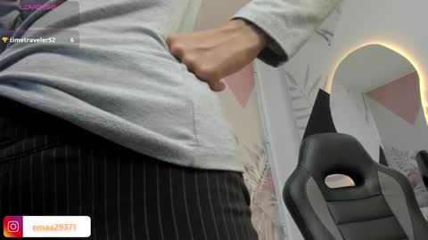 Snapshot of emma_petite4u chatting on March 2025 10:58:01 PM Emma online show from March 2025 10:58:01 PM