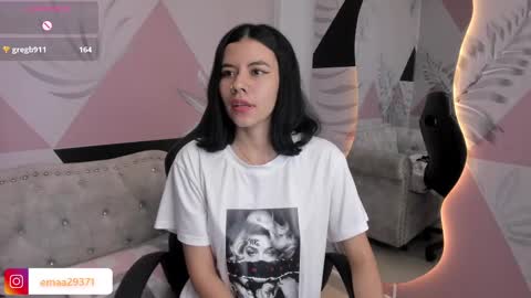 Snapshot of emma_petite4u chatting on March 2025 09:27:02 PM Emma online show from March 2025 09:27:02 PM