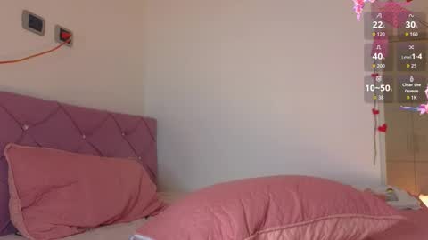 Snapshot of emma_revees chatting on February 2026 09:28:01 AM EMMA REVEES online show from February 2026 09:28:01 AM